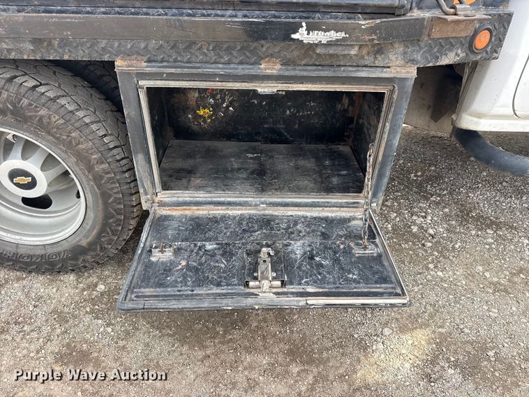 image for item DQ4364 2016 Chevrolet Silverado 3500HD Crew Cab flatbed pickup truck