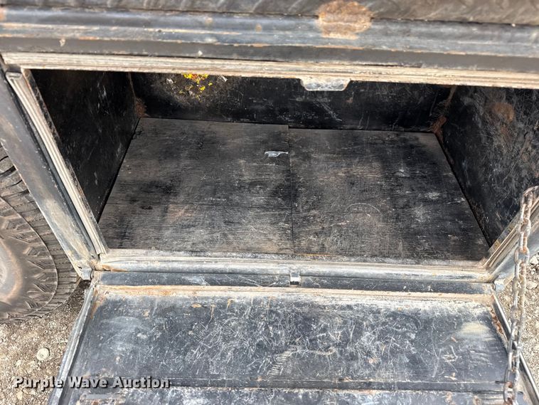 image for item DQ4364 2016 Chevrolet Silverado 3500HD Crew Cab flatbed pickup truck