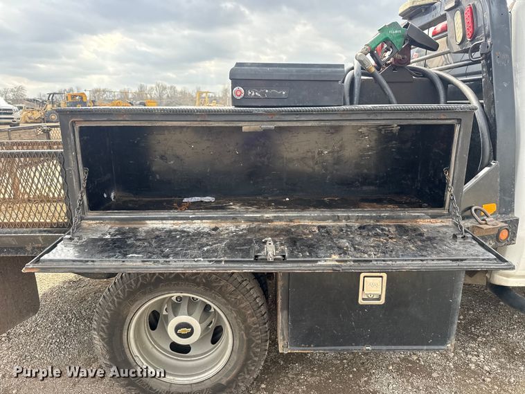 image for item DQ4364 2016 Chevrolet Silverado 3500HD Crew Cab flatbed pickup truck