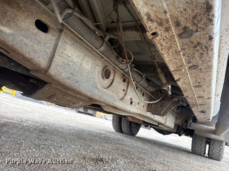 image for item DQ4364 2016 Chevrolet Silverado 3500HD Crew Cab flatbed pickup truck