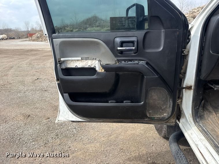 image for item DQ4364 2016 Chevrolet Silverado 3500HD Crew Cab flatbed pickup truck