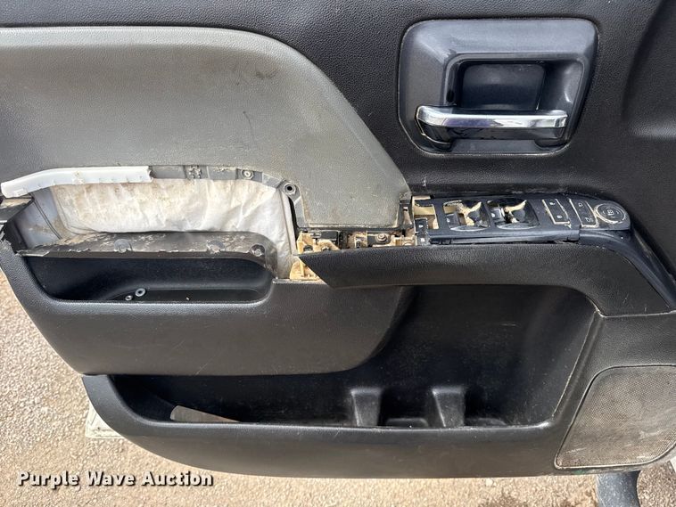 image for item DQ4364 2016 Chevrolet Silverado 3500HD Crew Cab flatbed pickup truck