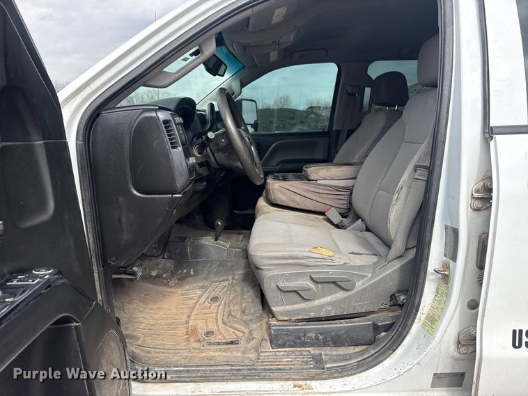 image for item DQ4364 2016 Chevrolet Silverado 3500HD Crew Cab flatbed pickup truck