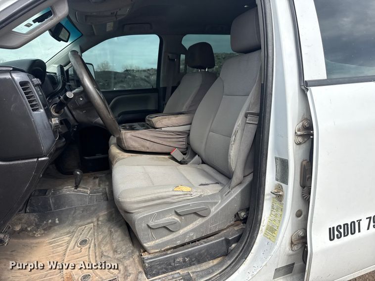 image for item DQ4364 2016 Chevrolet Silverado 3500HD Crew Cab flatbed pickup truck