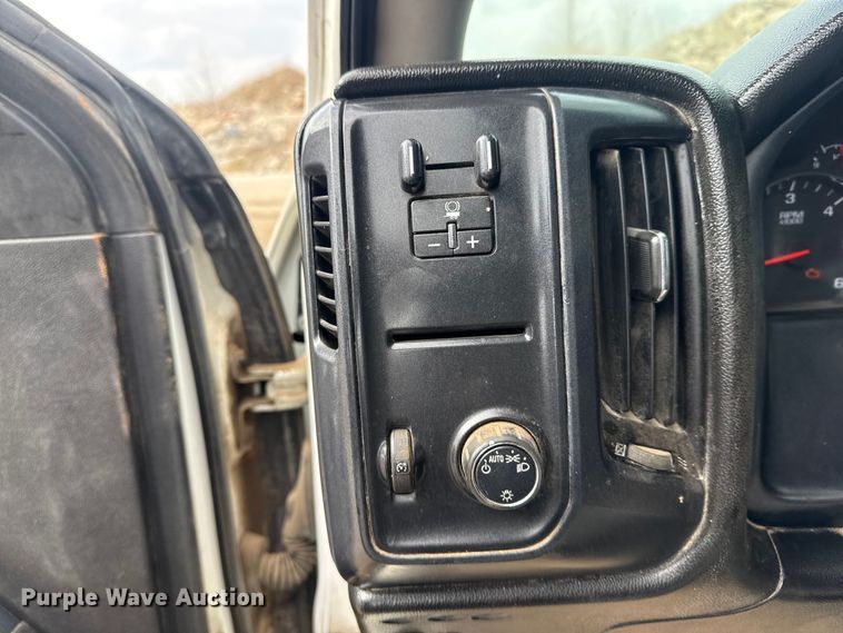 image for item DQ4364 2016 Chevrolet Silverado 3500HD Crew Cab flatbed pickup truck