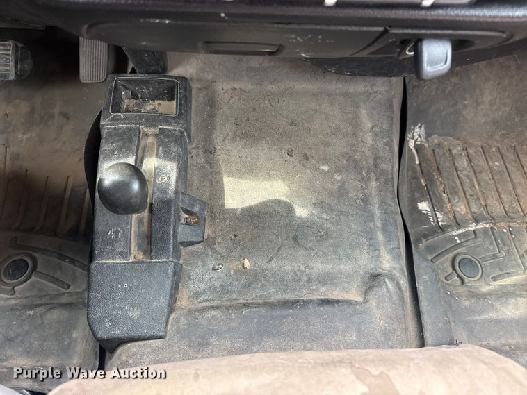 image for item DQ4364 2016 Chevrolet Silverado 3500HD Crew Cab flatbed pickup truck