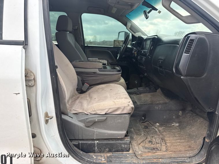 image for item DQ4364 2016 Chevrolet Silverado 3500HD Crew Cab flatbed pickup truck