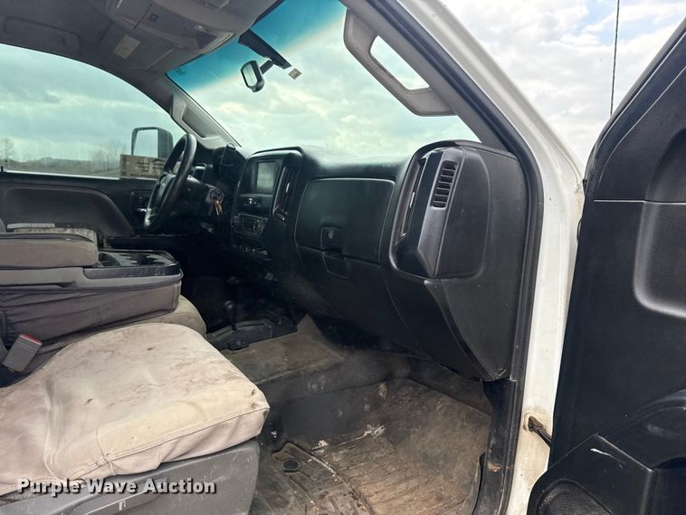 image for item DQ4364 2016 Chevrolet Silverado 3500HD Crew Cab flatbed pickup truck