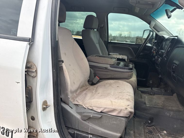 image for item DQ4364 2016 Chevrolet Silverado 3500HD Crew Cab flatbed pickup truck