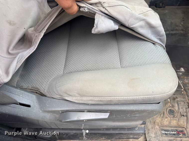 image for item DQ4364 2016 Chevrolet Silverado 3500HD Crew Cab flatbed pickup truck