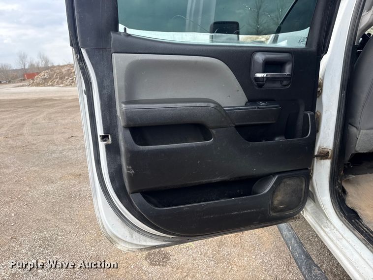 image for item DQ4364 2016 Chevrolet Silverado 3500HD Crew Cab flatbed pickup truck