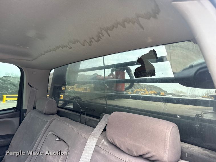 image for item DQ4364 2016 Chevrolet Silverado 3500HD Crew Cab flatbed pickup truck