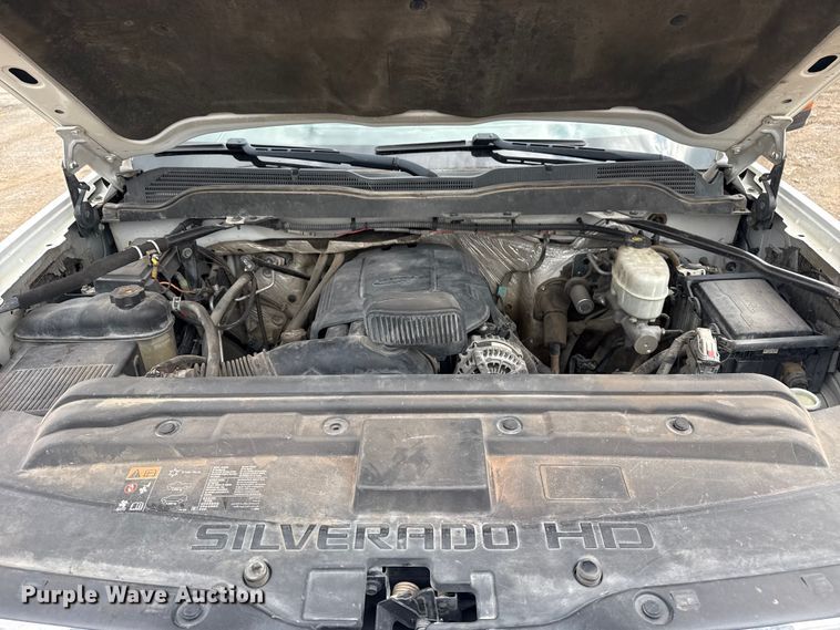 image for item DQ4364 2016 Chevrolet Silverado 3500HD Crew Cab flatbed pickup truck