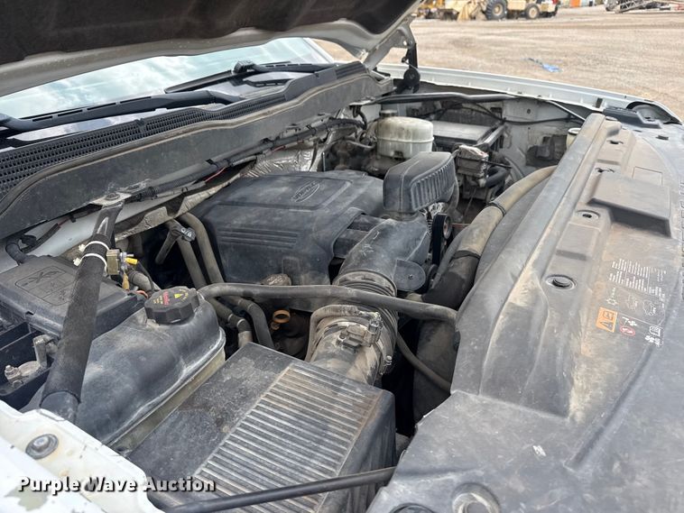 image for item DQ4364 2016 Chevrolet Silverado 3500HD Crew Cab flatbed pickup truck