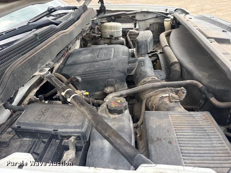 image for item DQ4364 2016 Chevrolet Silverado 3500HD Crew Cab flatbed pickup truck