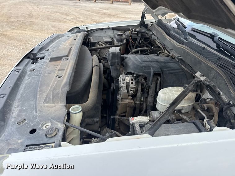 image for item DQ4364 2016 Chevrolet Silverado 3500HD Crew Cab flatbed pickup truck