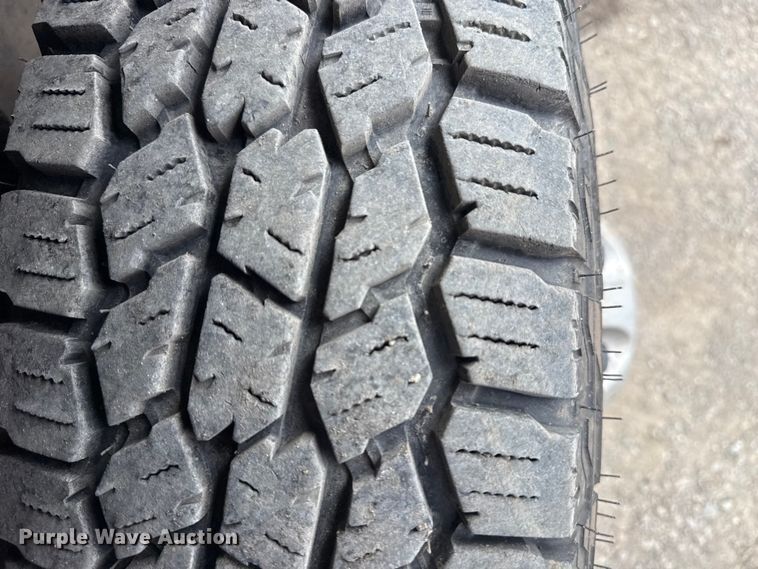 image for item DQ4364 2016 Chevrolet Silverado 3500HD Crew Cab flatbed pickup truck