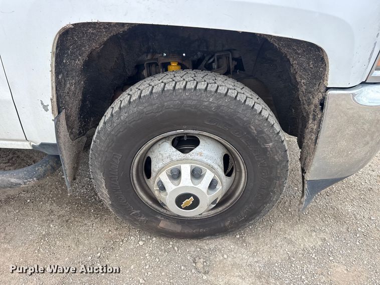 image for item DQ4364 2016 Chevrolet Silverado 3500HD Crew Cab flatbed pickup truck