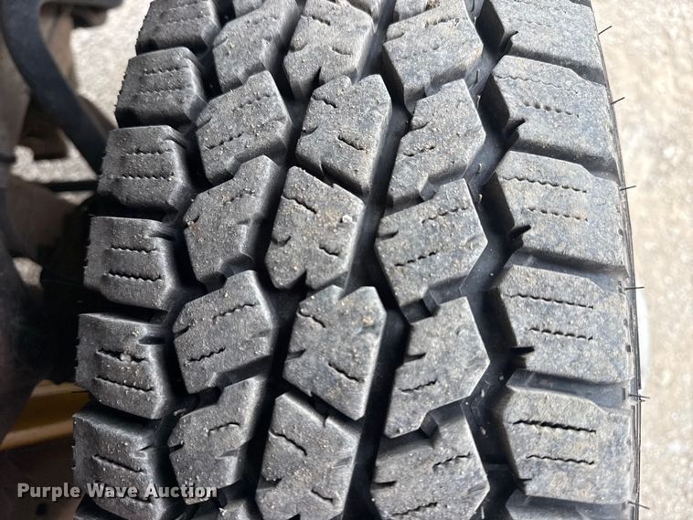 image for item DQ4364 2016 Chevrolet Silverado 3500HD Crew Cab flatbed pickup truck