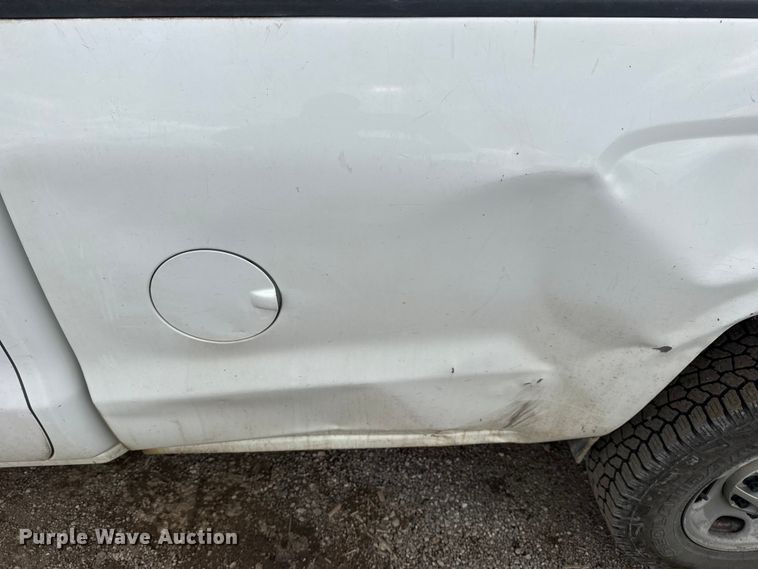 image for item DQ4365 2015 Chevrolet Silverado 2500HD Crew Cab pickup truck