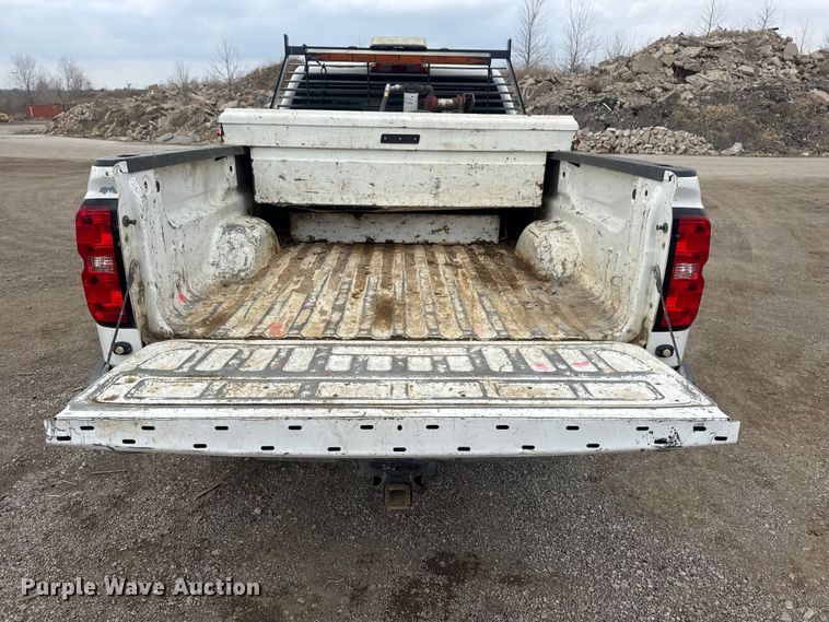 image for item DQ4365 2015 Chevrolet Silverado 2500HD Crew Cab pickup truck