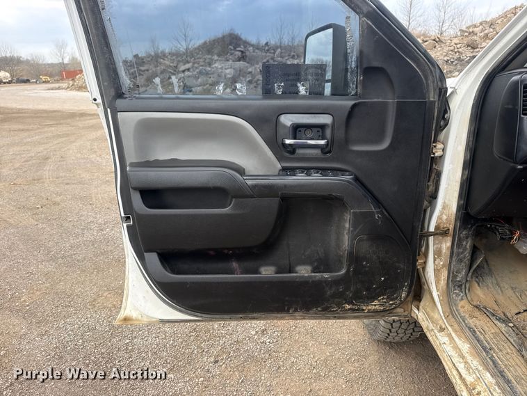 image for item DQ4365 2015 Chevrolet Silverado 2500HD Crew Cab pickup truck