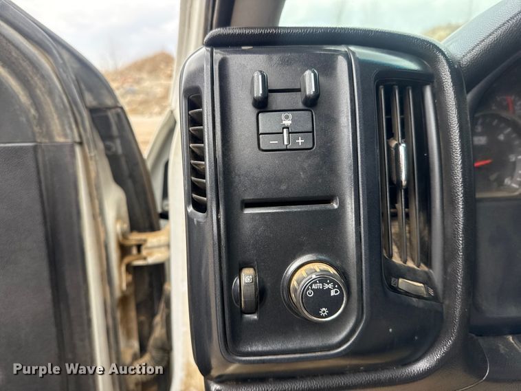 image for item DQ4365 2015 Chevrolet Silverado 2500HD Crew Cab pickup truck