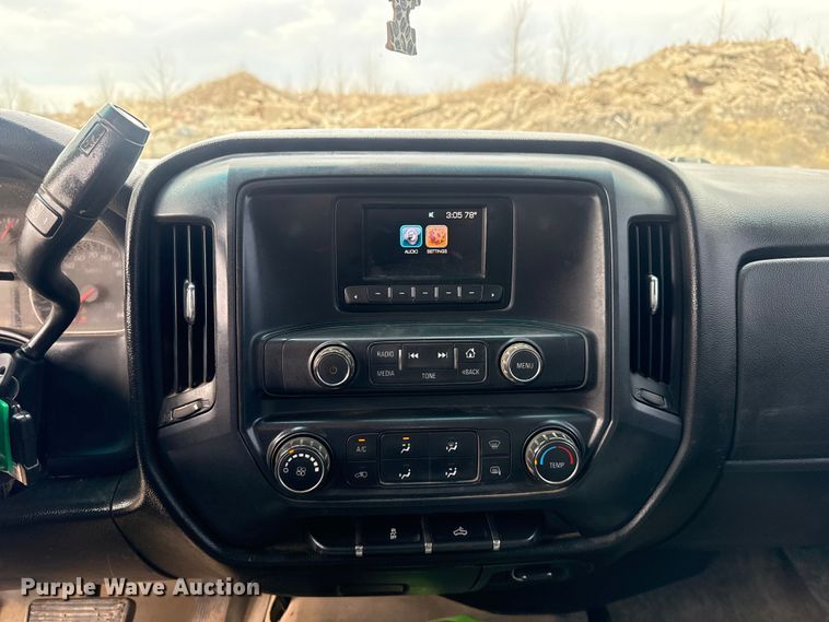 image for item DQ4365 2015 Chevrolet Silverado 2500HD Crew Cab pickup truck