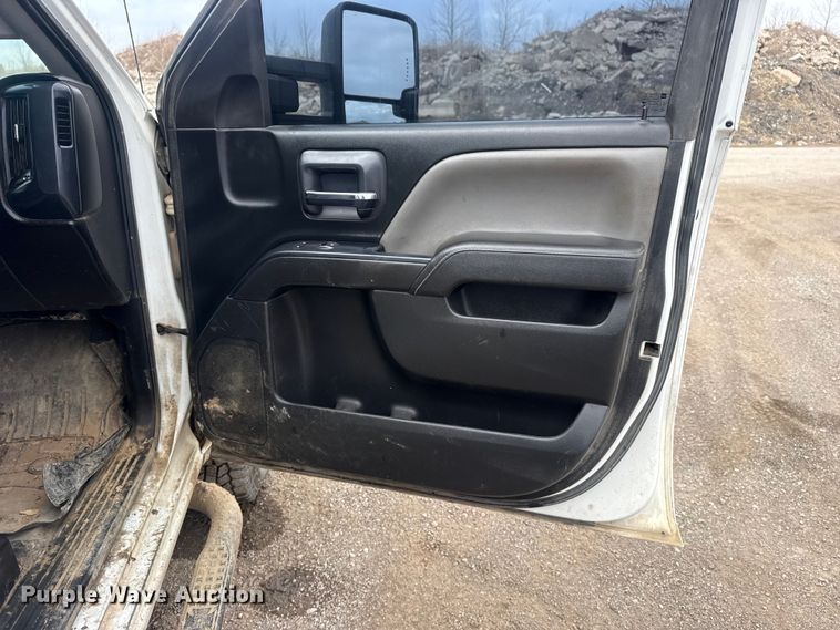 image for item DQ4365 2015 Chevrolet Silverado 2500HD Crew Cab pickup truck