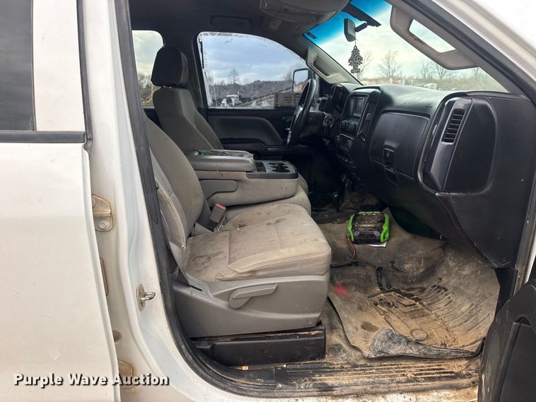 image for item DQ4365 2015 Chevrolet Silverado 2500HD Crew Cab pickup truck