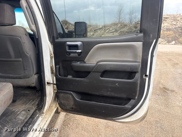 image for item DQ4365 2015 Chevrolet Silverado 2500HD Crew Cab pickup truck