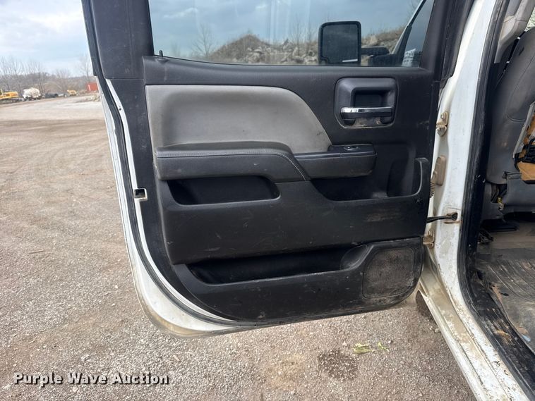 image for item DQ4365 2015 Chevrolet Silverado 2500HD Crew Cab pickup truck