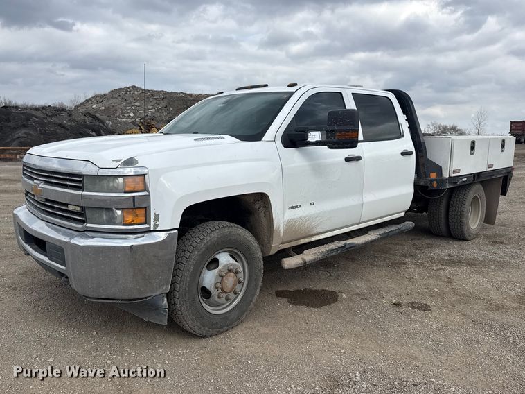 image for item DQ4366 2015 Chevrolet Silverado 3500HD Crew Cab flatbed pickup truck