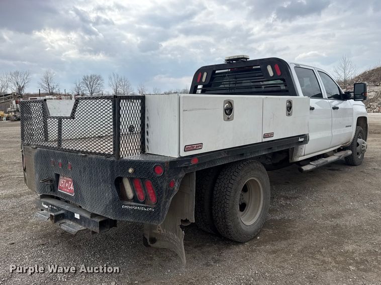 image for item DQ4366 2015 Chevrolet Silverado 3500HD Crew Cab flatbed pickup truck