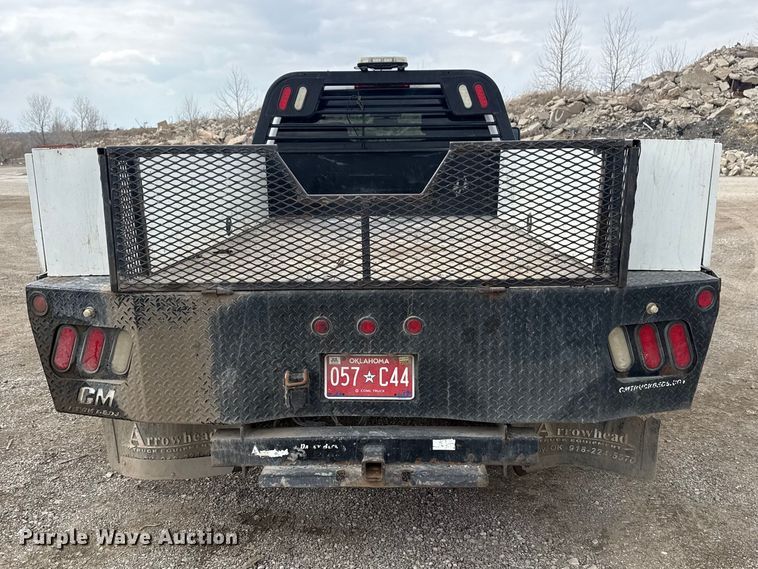 image for item DQ4366 2015 Chevrolet Silverado 3500HD Crew Cab flatbed pickup truck