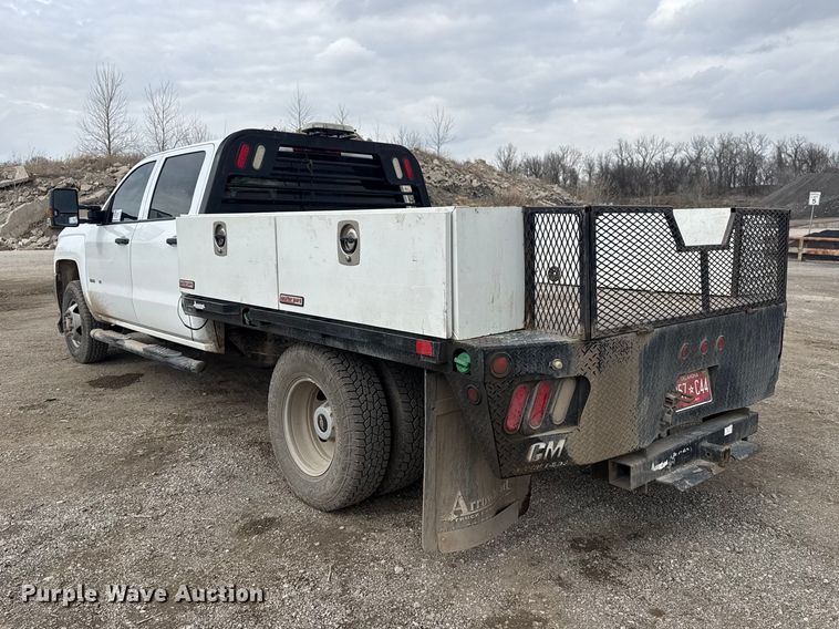 image for item DQ4366 2015 Chevrolet Silverado 3500HD Crew Cab flatbed pickup truck