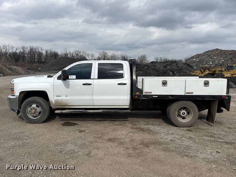 image for item DQ4366 2015 Chevrolet Silverado 3500HD Crew Cab flatbed pickup truck