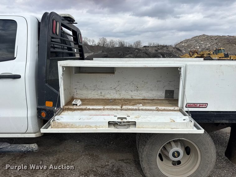 image for item DQ4366 2015 Chevrolet Silverado 3500HD Crew Cab flatbed pickup truck