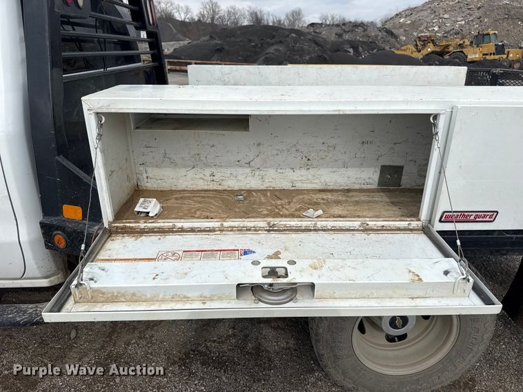 image for item DQ4366 2015 Chevrolet Silverado 3500HD Crew Cab flatbed pickup truck