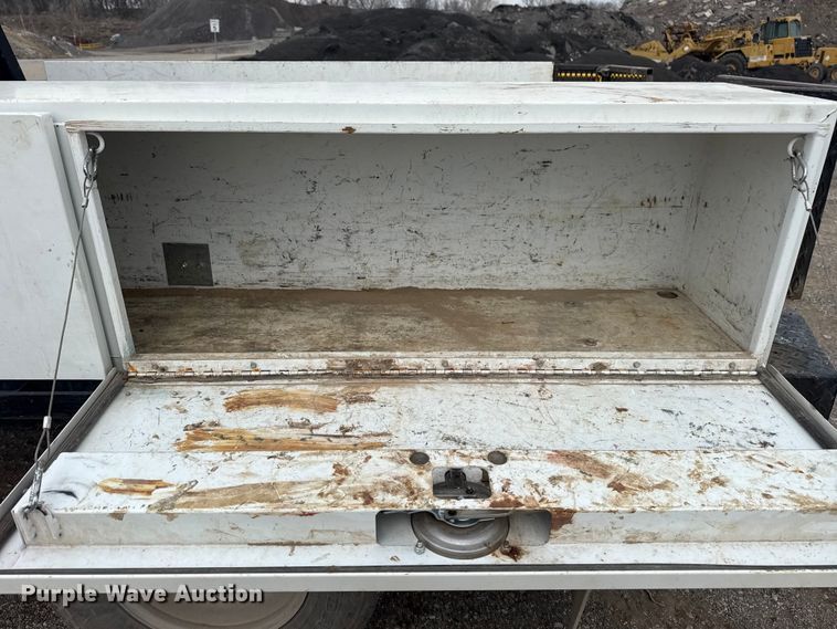 image for item DQ4366 2015 Chevrolet Silverado 3500HD Crew Cab flatbed pickup truck