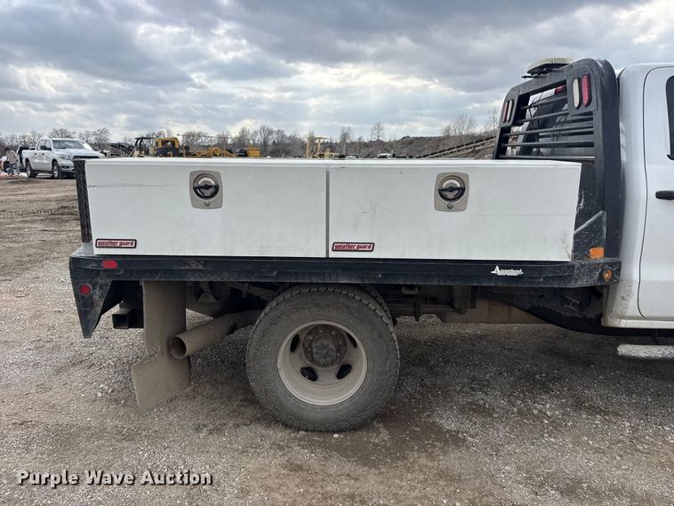 image for item DQ4366 2015 Chevrolet Silverado 3500HD Crew Cab flatbed pickup truck