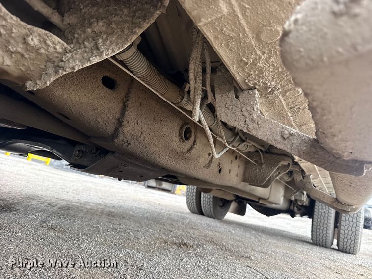 image for item DQ4366 2015 Chevrolet Silverado 3500HD Crew Cab flatbed pickup truck