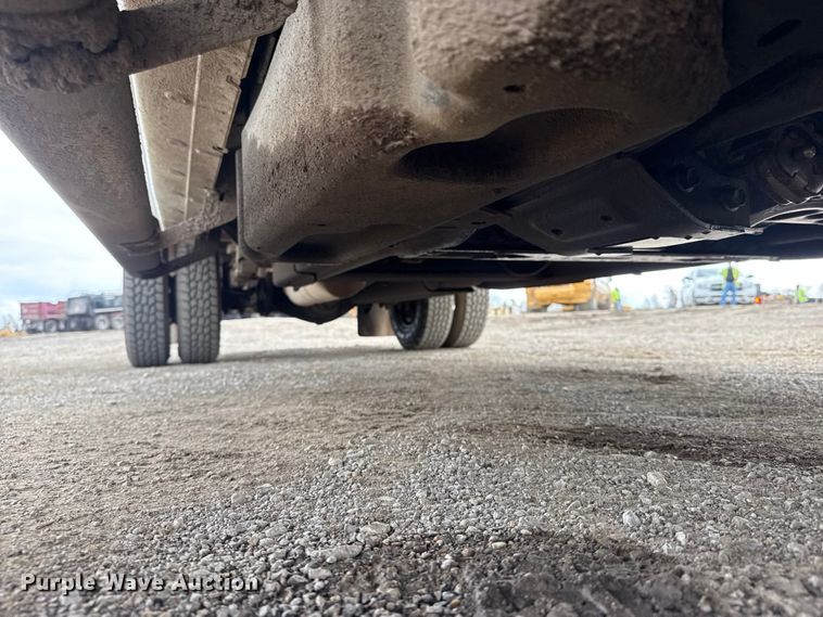 image for item DQ4366 2015 Chevrolet Silverado 3500HD Crew Cab flatbed pickup truck