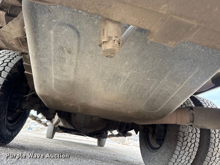 image for item DQ4366 2015 Chevrolet Silverado 3500HD Crew Cab flatbed pickup truck