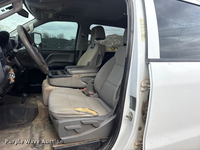 image for item DQ4366 2015 Chevrolet Silverado 3500HD Crew Cab flatbed pickup truck