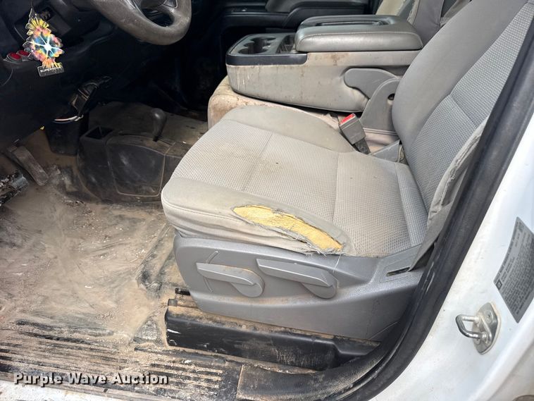 image for item DQ4366 2015 Chevrolet Silverado 3500HD Crew Cab flatbed pickup truck