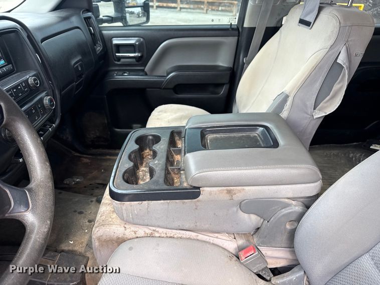 image for item DQ4366 2015 Chevrolet Silverado 3500HD Crew Cab flatbed pickup truck