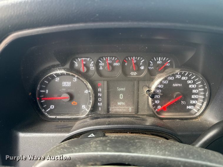 image for item DQ4366 2015 Chevrolet Silverado 3500HD Crew Cab flatbed pickup truck