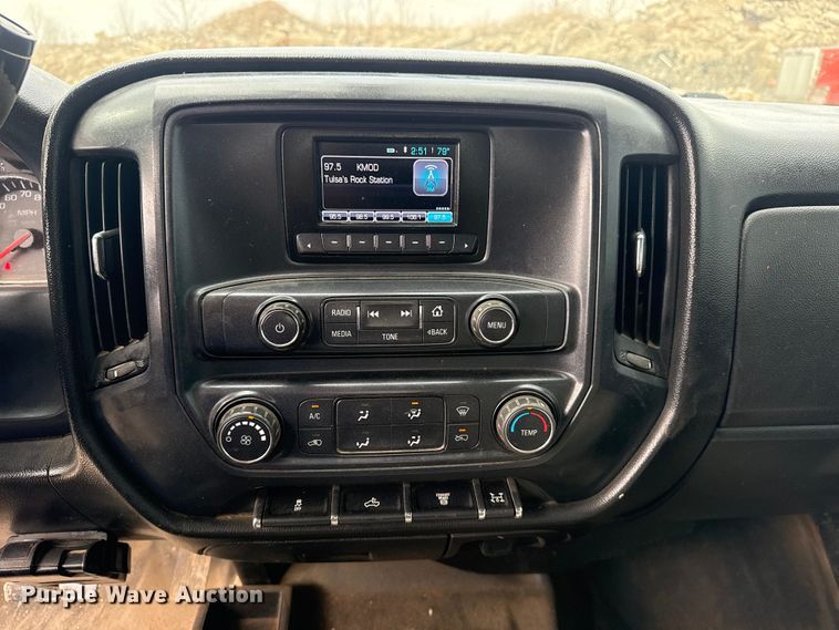 image for item DQ4366 2015 Chevrolet Silverado 3500HD Crew Cab flatbed pickup truck