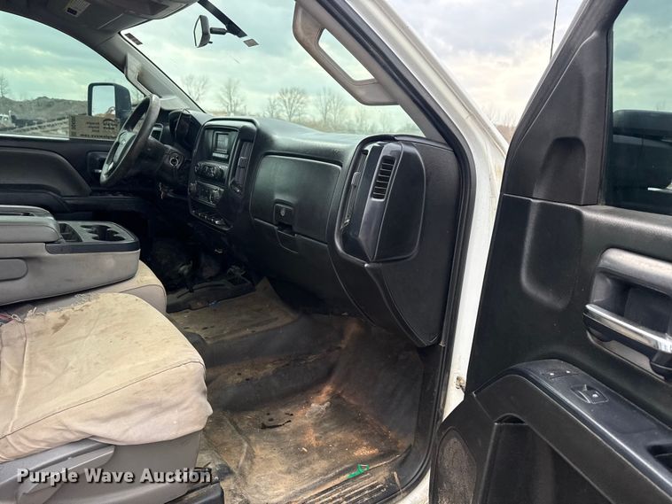 image for item DQ4366 2015 Chevrolet Silverado 3500HD Crew Cab flatbed pickup truck